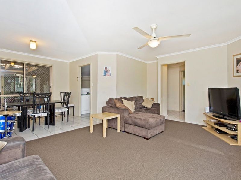 8 Penrith Court, Helensvale QLD 4212