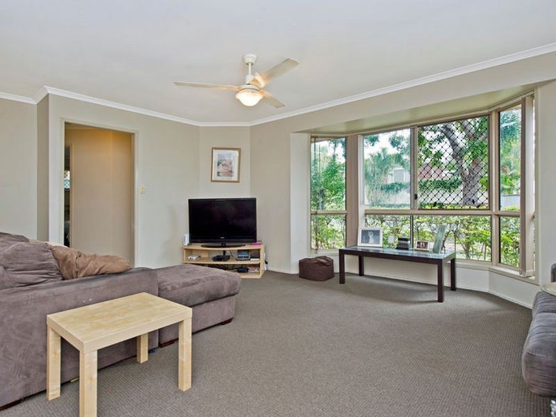 8 Penrith Court, Helensvale QLD 4212