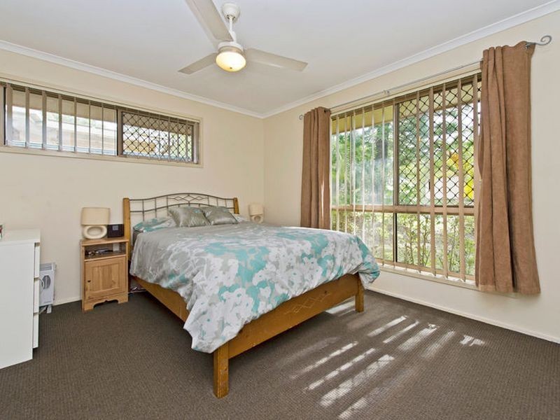 8 Penrith Court, Helensvale QLD 4212