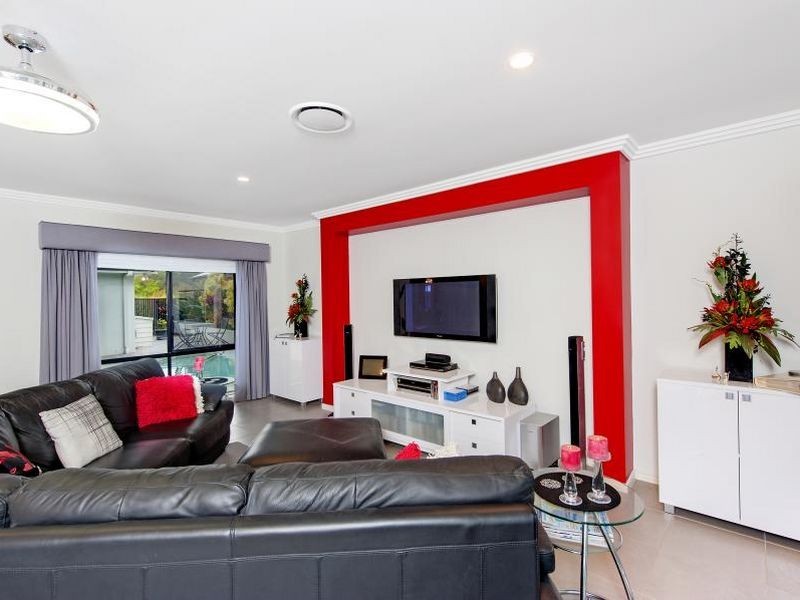 8 Pacha Close, Coomera Waters QLD 4209