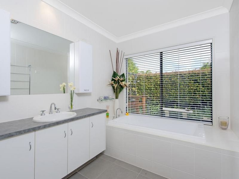 8 Pacha Close, Coomera Waters QLD 4209