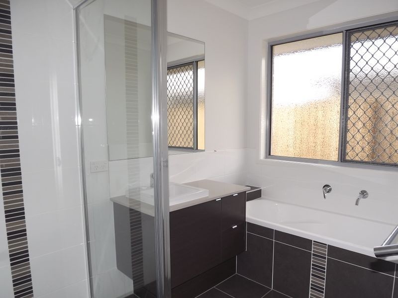 16 John Crescent, Pimpama QLD 4209