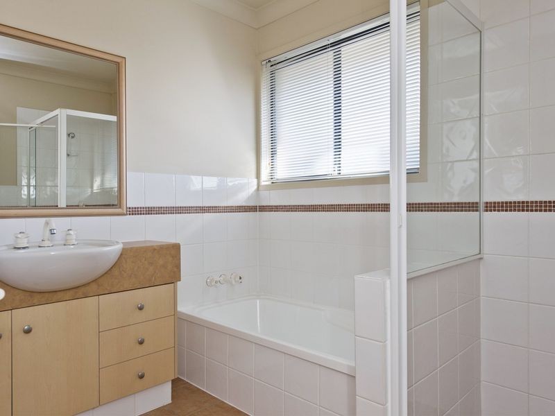 5 Meadow Way, Upper Coomera QLD 4209