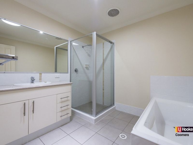 1/4 Barratt Street, Coomera QLD 4209