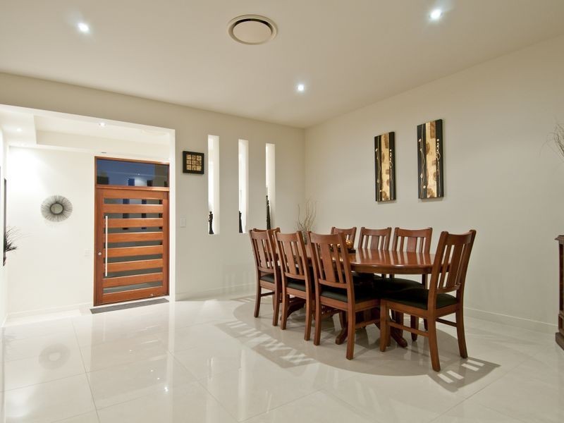 7 Sailaway Court, Coomera Waters QLD 4209