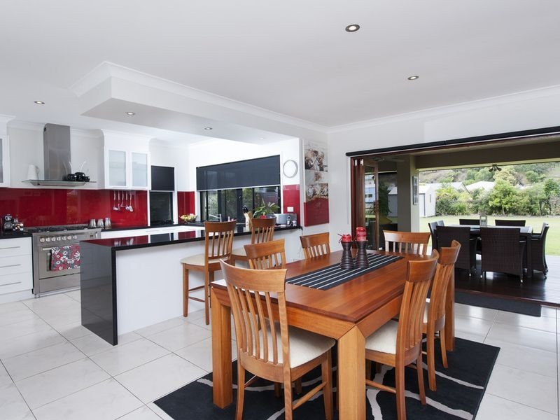 10 Lagoon Park Drive, Maudsland QLD 4210