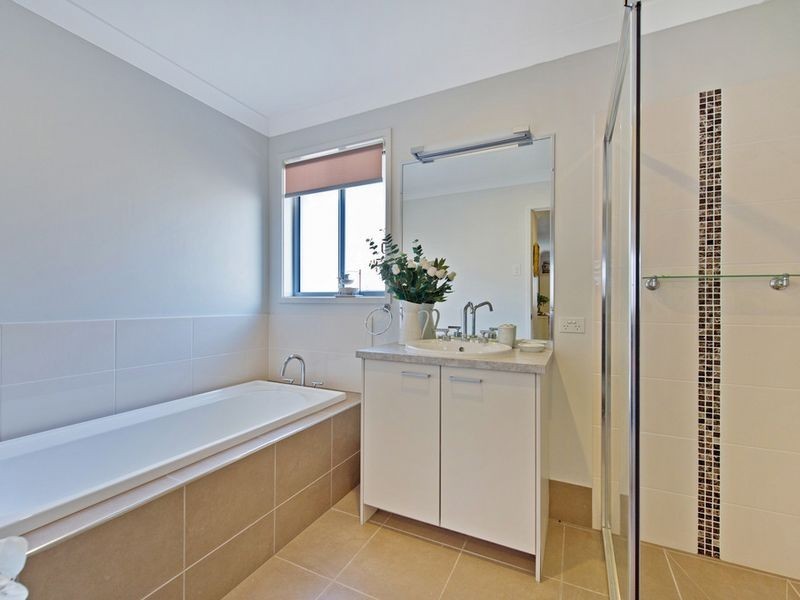 6 Dubuji Lane, Coomera QLD 4209