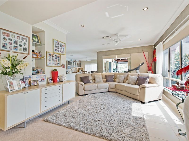 9 Greenacre Way, Maudsland QLD 4210