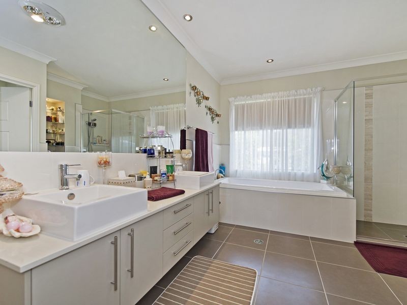 9 Greenacre Way, Maudsland QLD 4210