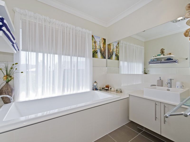 9 Greenacre Way, Maudsland QLD 4210