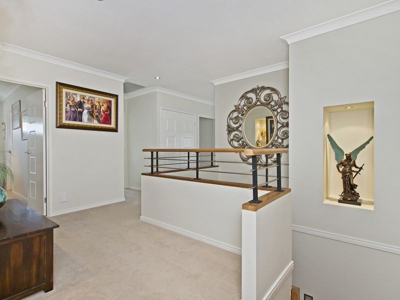 9 Greenacre Way, Maudsland QLD 4210