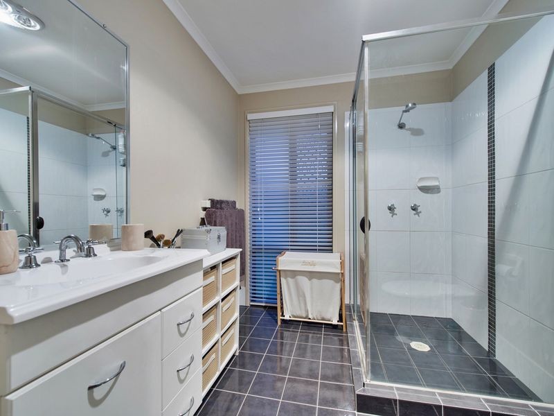 4 Dine Court, Upper Coomera QLD 4209