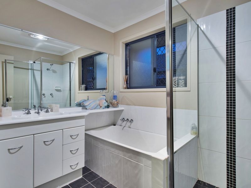 4 Dine Court, Upper Coomera QLD 4209