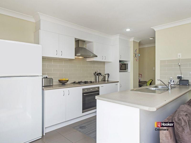 3/8 Seashell Avenue, Coomera QLD 4209