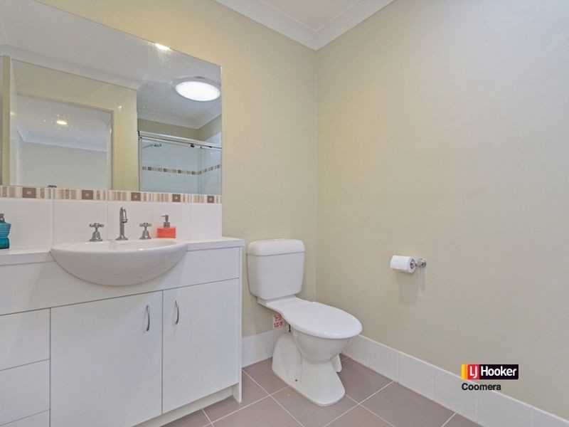 3/8 Seashell Avenue, Coomera QLD 4209