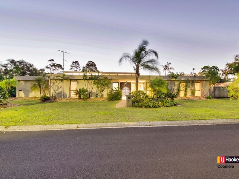 33 Lancelin Drive, Mermaid Waters QLD 4218