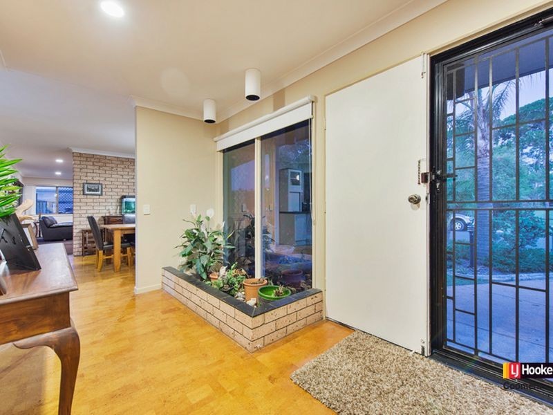 33 Lancelin Drive, Mermaid Waters QLD 4218