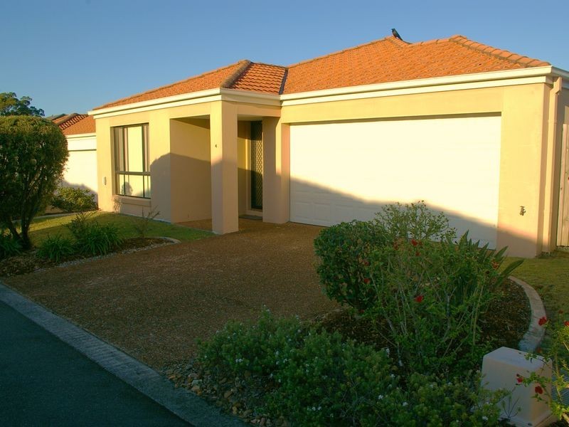 4/8A Clydesdale Drive, Upper Coomera QLD 4209