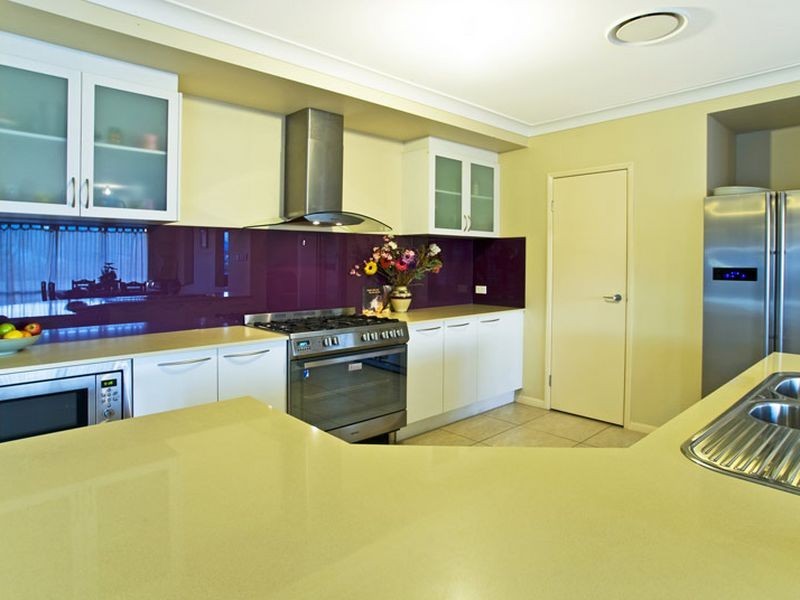 4 Greenacre Way, Maudsland QLD 4210