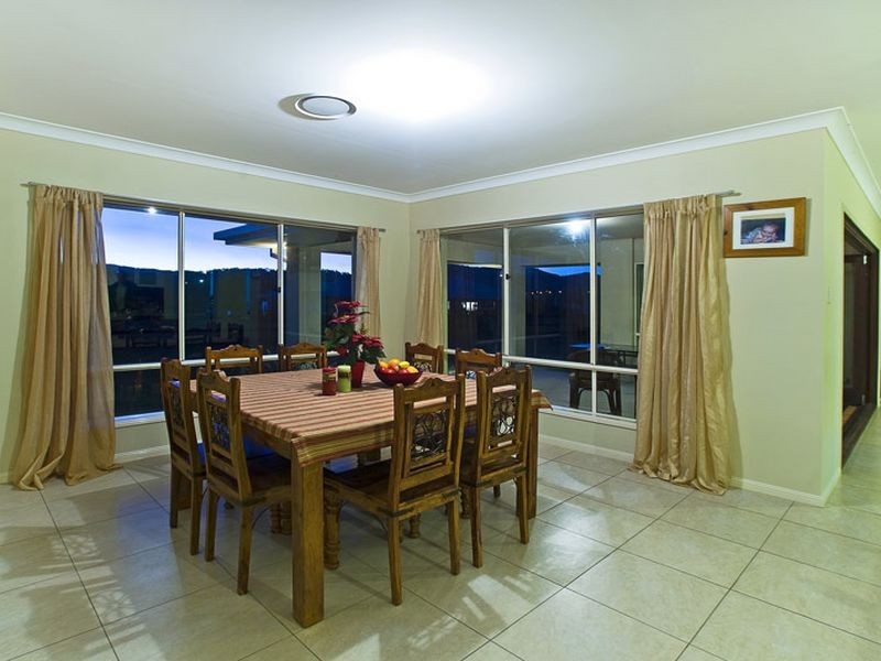 4 Greenacre Way, Maudsland QLD 4210