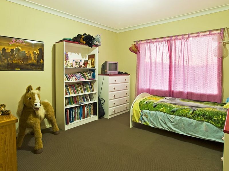 4 Greenacre Way, Maudsland QLD 4210