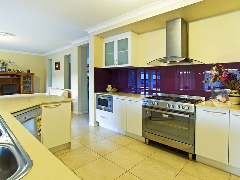 4 Greenacre Way, Maudsland QLD 4210
