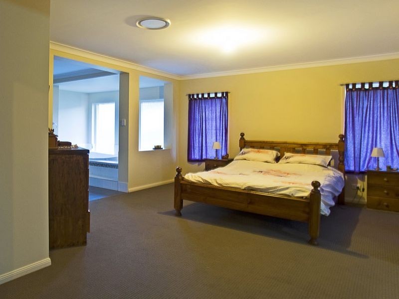 4 Greenacre Way, Maudsland QLD 4210