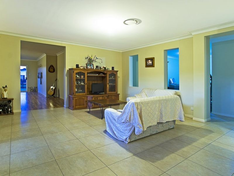 4 Greenacre Way, Maudsland QLD 4210