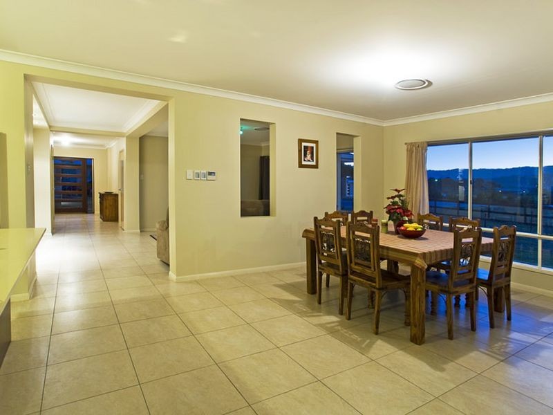 4 Greenacre Way, Maudsland QLD 4210