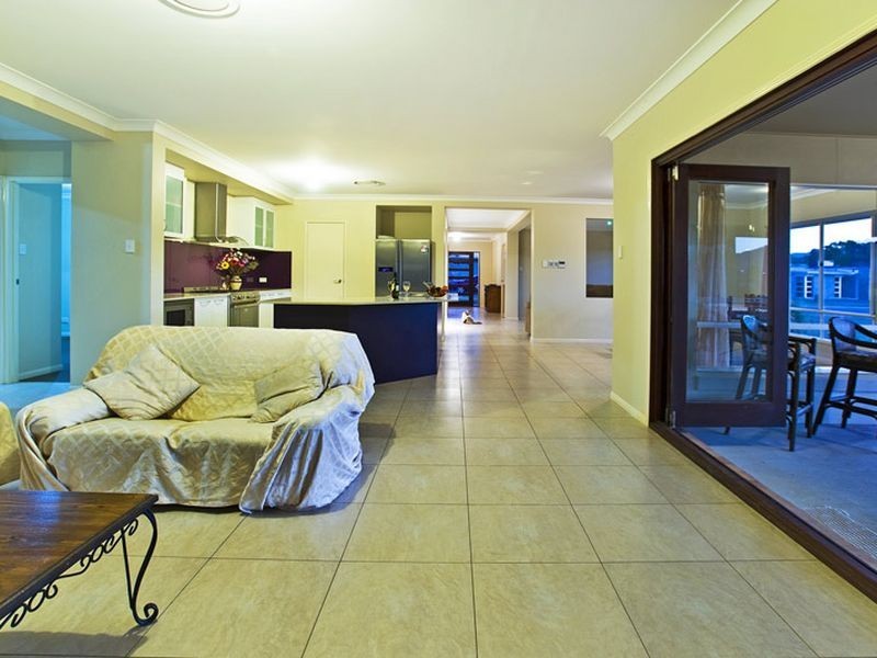 4 Greenacre Way, Maudsland QLD 4210