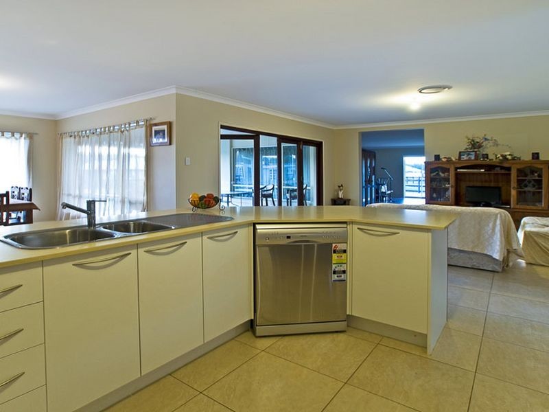 4 Greenacre Way, Maudsland QLD 4210