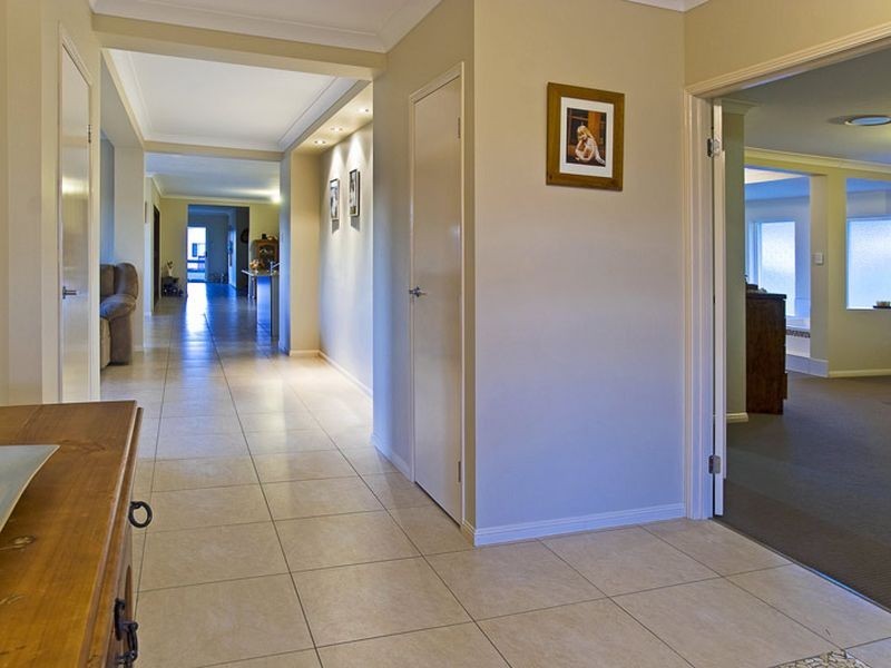 4 Greenacre Way, Maudsland QLD 4210