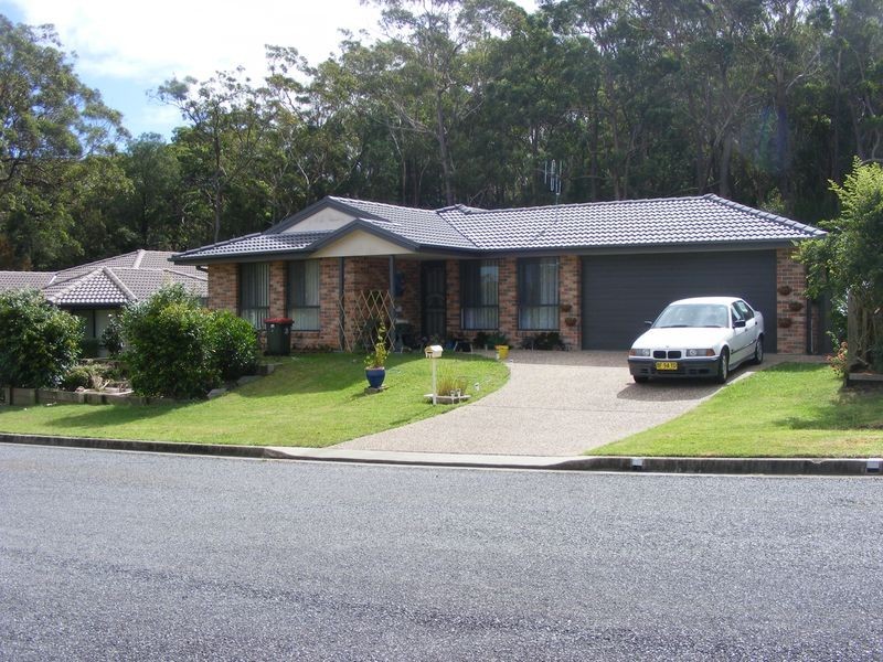 24 Steve Eagleton Dr, South West Rocks NSW 2431