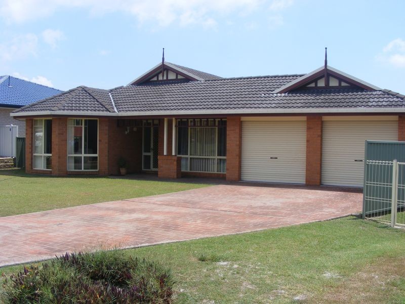 8 Colonial Cr, South West Rocks NSW 2431