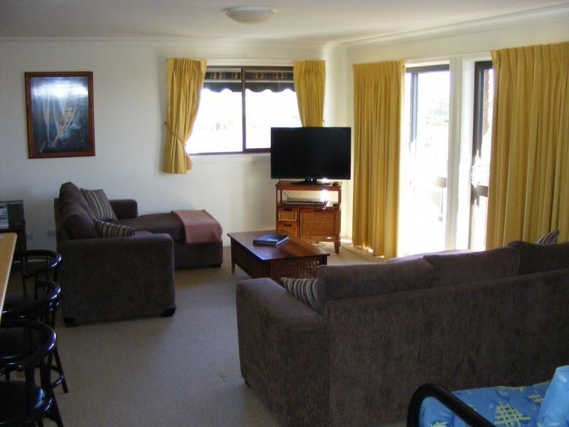 18 Goolagong Cr, South West Rocks NSW 2431