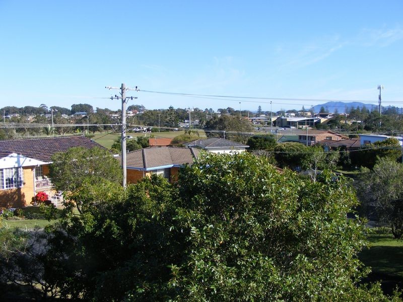 18 Goolagong Cr, South West Rocks NSW 2431