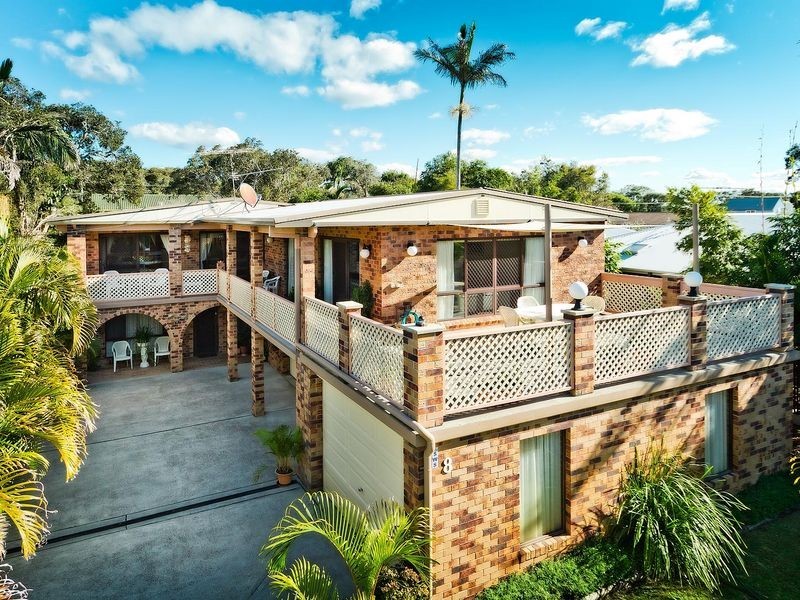 8 Hutcehson Street, Hat Head NSW 2440