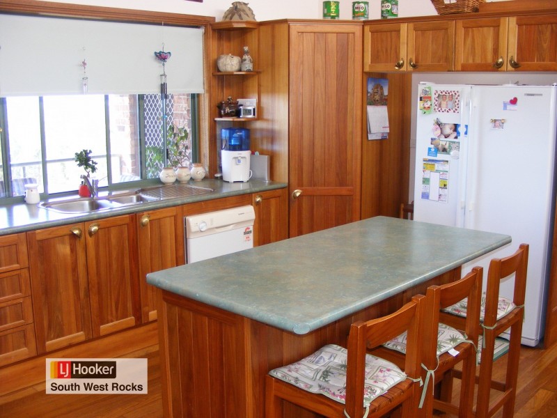 11 Dolphin Crescent, South West Rocks NSW 2431