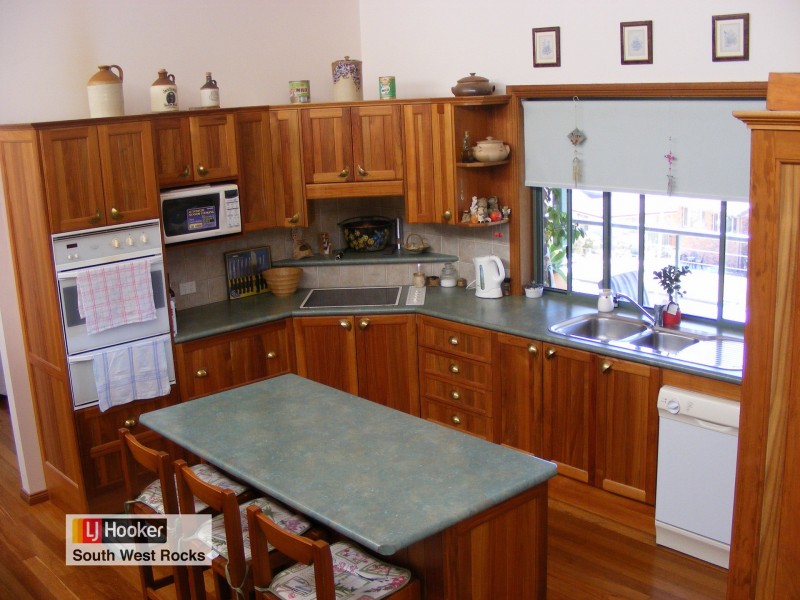 11 Dolphin Crescent, South West Rocks NSW 2431