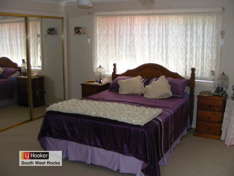 11 Dolphin Crescent, South West Rocks NSW 2431