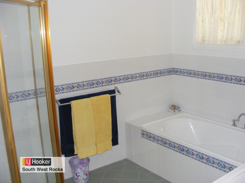 11 Dolphin Crescent, South West Rocks NSW 2431