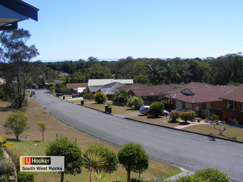 11 Dolphin Crescent, South West Rocks NSW 2431