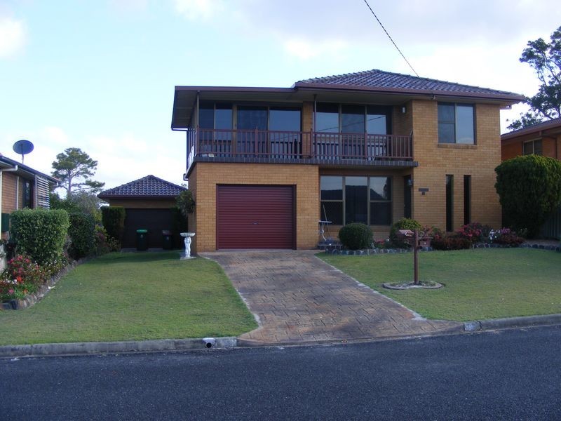 9 Emmanuel Crescent, South West Rocks NSW 2431