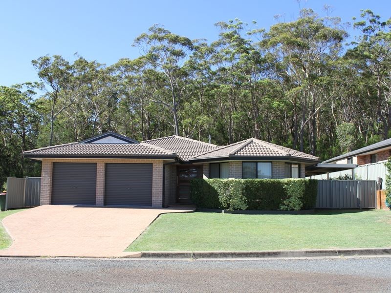 26 Steve Eagleton Dr, South West Rocks NSW 2431