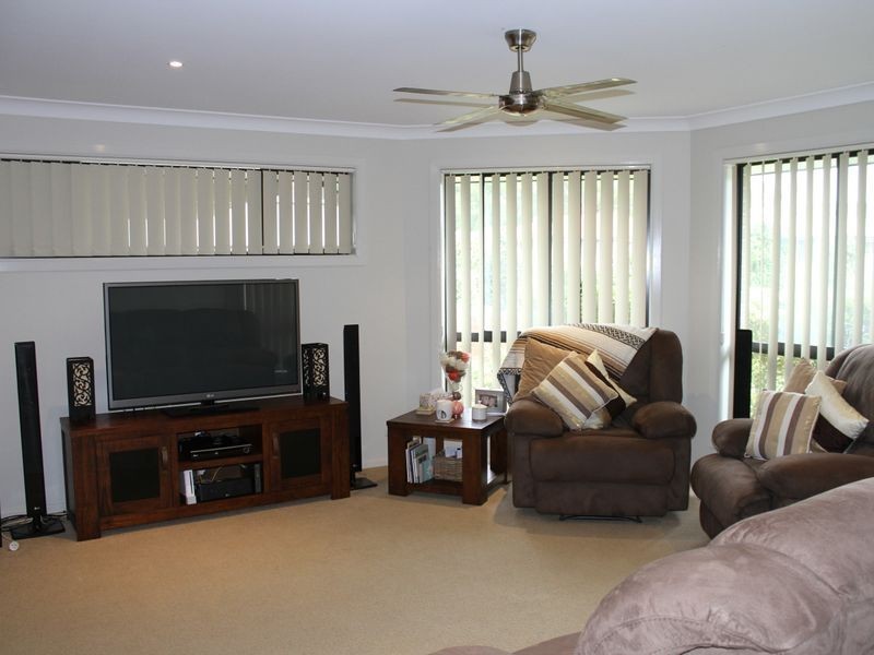 26 Steve Eagleton Dr, South West Rocks NSW 2431