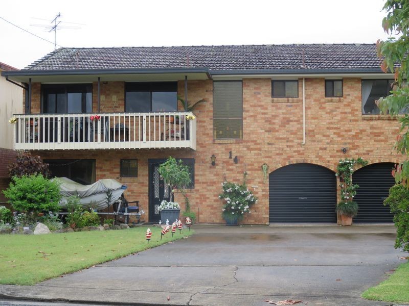 14 Goolagong Cr, South West Rocks NSW 2431