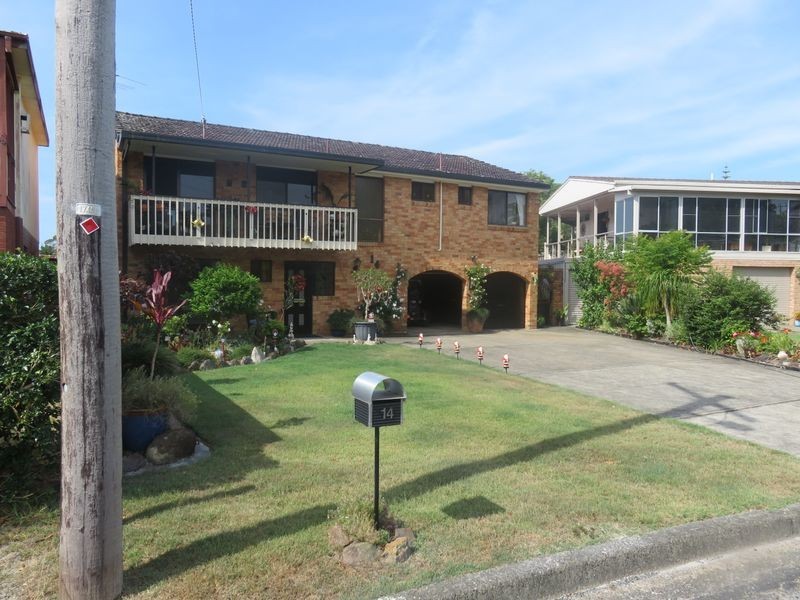 14 Goolagong Cr, South West Rocks NSW 2431