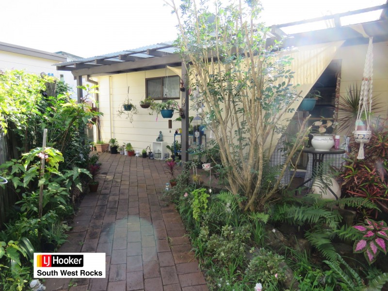 Unit 1 & Unit 2/27 Arthur Street, South West Rocks NSW 2431