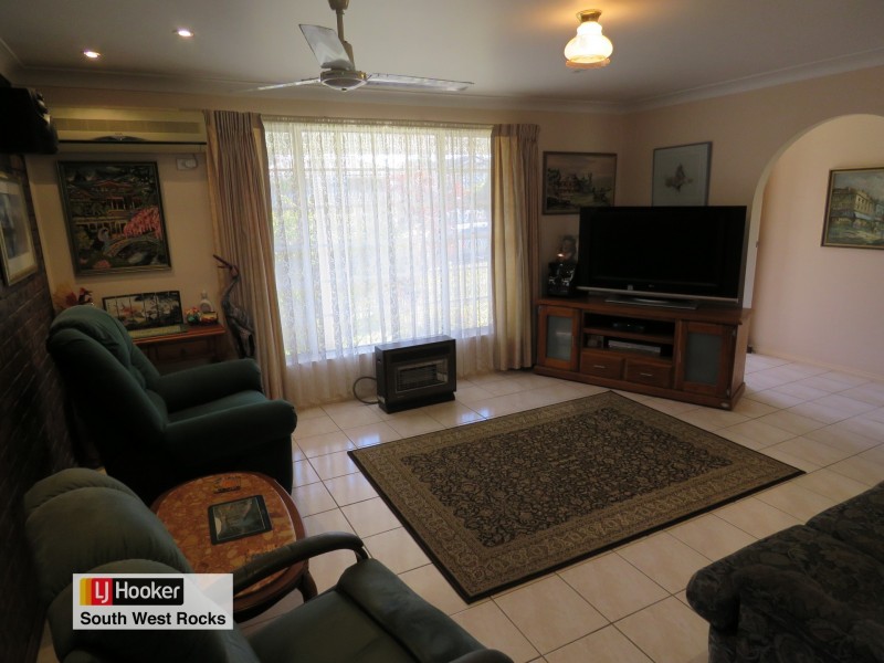 4 Bruce Field Street, South West Rocks NSW 2431