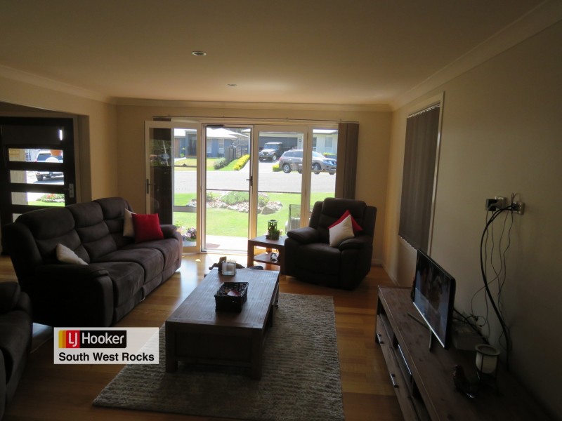 12 Yulgilbar Place, South West Rocks NSW 2431